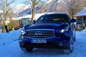 Infiniti QX70 3.7 S - Prova su strada 2015