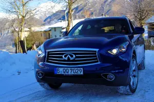 Infiniti QX70 3.7 S - Prova su strada 2015