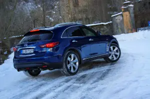 Infiniti QX70 3.7 S - Prova su strada 2015