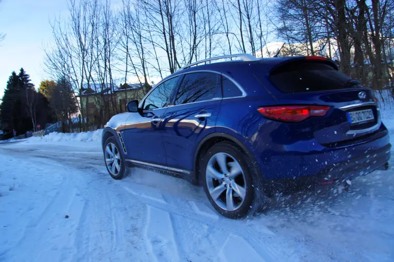 Infiniti QX70 3.7 S - Prova su strada 2015 - 97