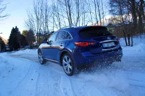 Infiniti QX70 3.7 S - Prova su strada 2015
