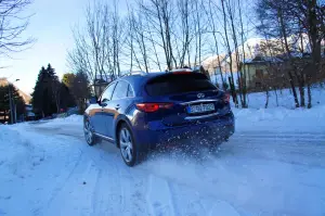 Infiniti QX70 3.7 S - Prova su strada 2015