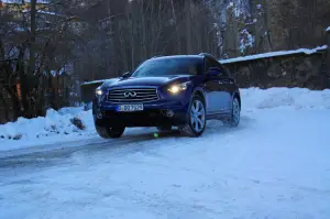 Infiniti QX70 3.7 S - Prova su strada 2015