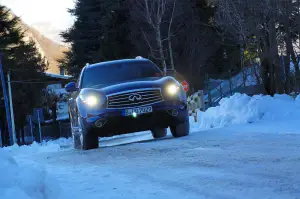 Infiniti QX70 3.7 S - Prova su strada 2015