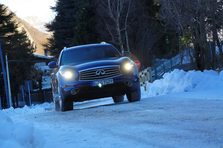 Infiniti QX70 3.7 S - Prova su strada 2015 - 104