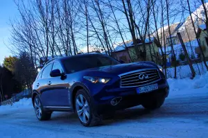 Infiniti QX70 3.7 S - Prova su strada 2015