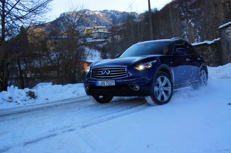 Infiniti QX70 3.7 S - Prova su strada 2015 - 107