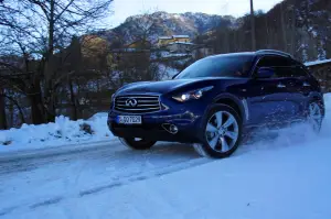 Infiniti QX70 3.7 S - Prova su strada 2015