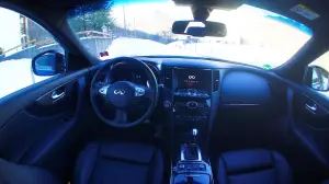 Infiniti QX70 3.7 S - Prova su strada 2015