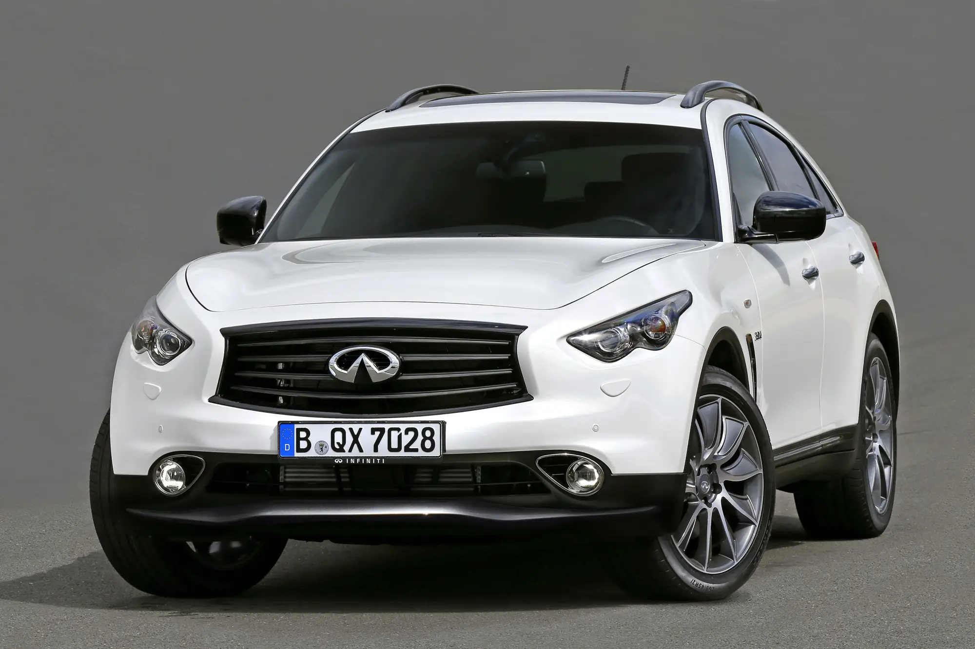 Infiniti QX70 Ultimate - 1