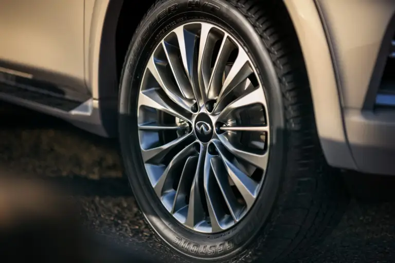 Infiniti QX80 - Teaser - 3