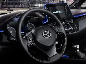 Interni Toyota C-HR 2017 - 9