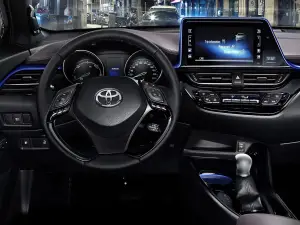 Interni Toyota C-HR 2017 - 10