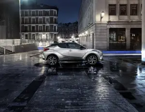 Interni Toyota C-HR 2017 - 14