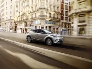 Interni Toyota C-HR 2017 - 17