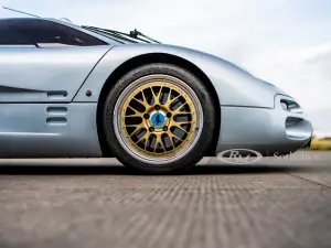 Isdera Commendatore 112i
