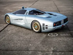 Isdera Commendatore 112i