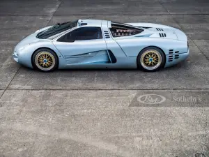 Isdera Commendatore 112i