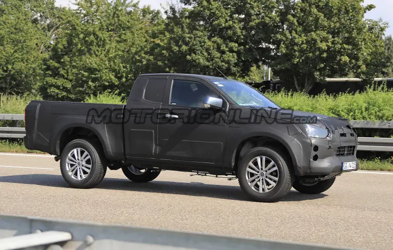 Isuzu D-Max 2020 - Foto spia 05-09-2019 - 4