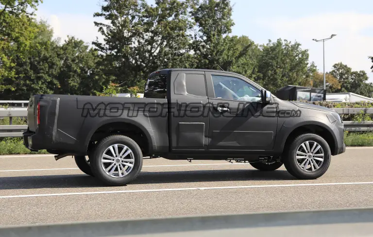 Isuzu D-Max 2020 - Foto spia 05-09-2019 - 5