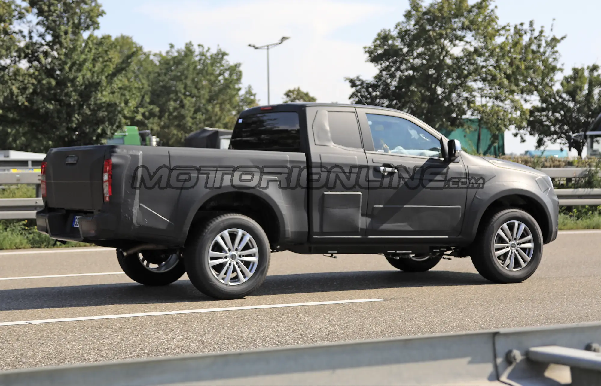 Isuzu D-Max 2020 - Foto spia 05-09-2019 - 6