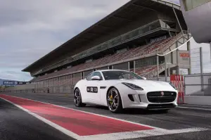 Jagar F-Type Coupé R sul circuito de Catalunya