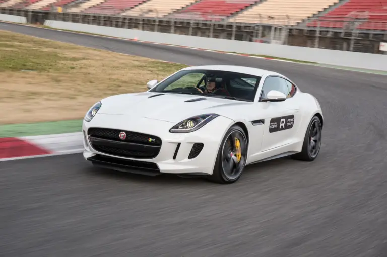 Jagar F-Type Coupé R sul circuito de Catalunya - 5