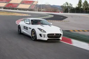 Jagar F-Type Coupé R sul circuito de Catalunya - 6