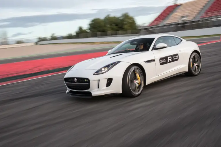 Jagar F-Type Coupé R sul circuito de Catalunya - 8