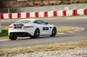 Jagar F-Type Coupé R sul circuito de Catalunya - 16