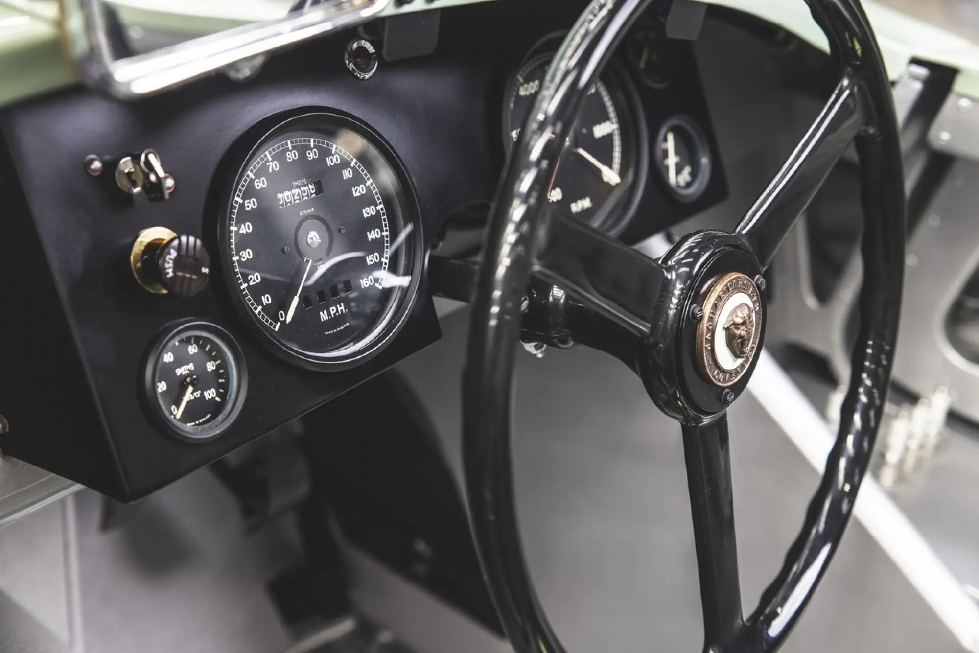 Jaguar C-Type Continuation Pastel Green - Foto - 1