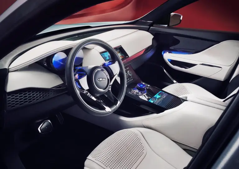 Jaguar C-X17 Concept 2013 - 7