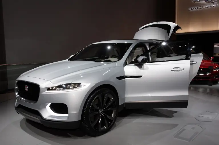 Jaguar CX17 - Salone di Detroit 2014 - 10