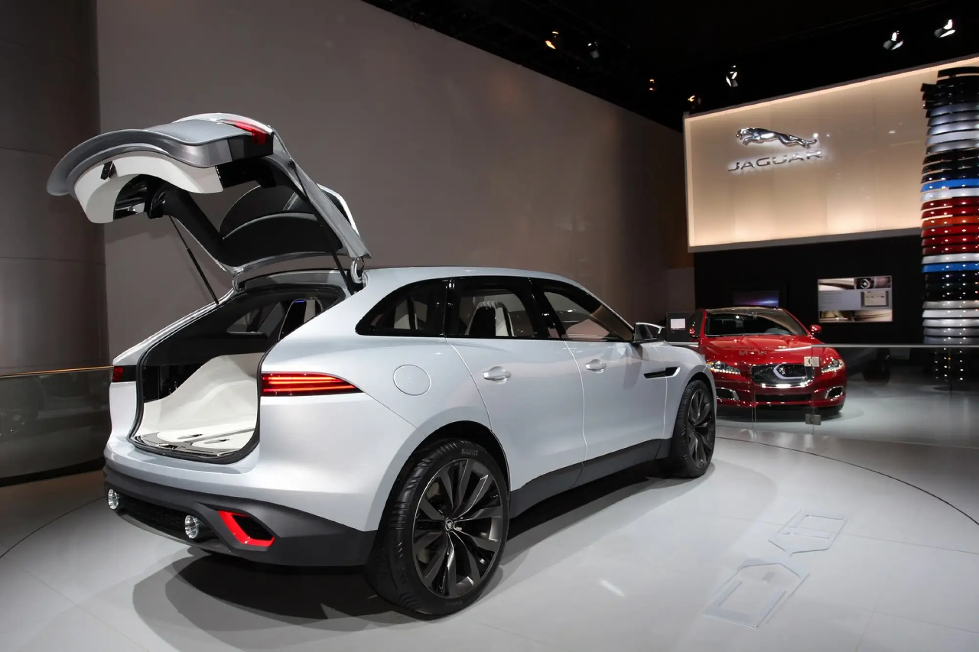Jaguar CX17 - Salone di Detroit 2014 - 14