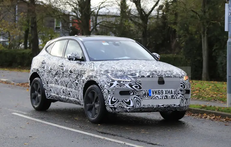 Jaguar E-Pace 2021 - Foto spia 13-11-2019 - 3