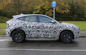 Jaguar E-Pace 2021 - Foto spia 13-11-2019