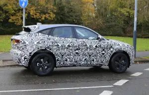 Jaguar E-Pace 2021 - Foto spia 13-11-2019