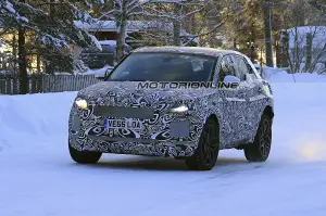 Jaguar E-PACE foto spia 15 gennaio 2017 - 1