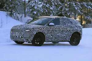 Jaguar E-PACE foto spia 15 gennaio 2017