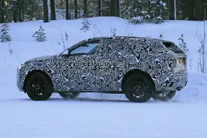 Jaguar E-PACE foto spia 15 gennaio 2017 - 6