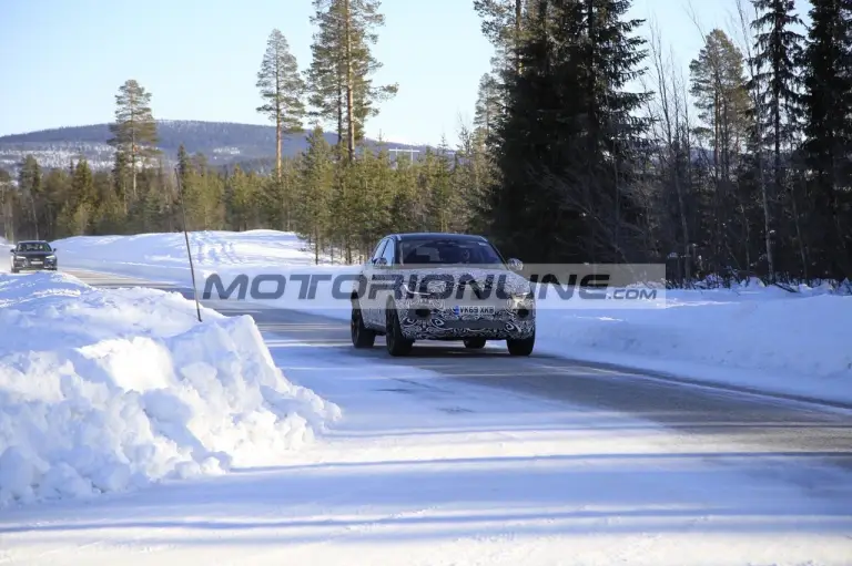 Jaguar E-Pace - Foto spia 27-2-2020 - 1