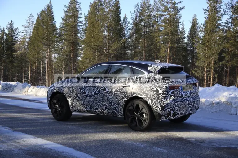 Jaguar E-Pace - Foto spia 27-2-2020 - 20