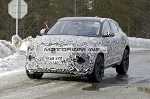 Jaguar E-Pace - Foto spia 30-4-2020 - 2