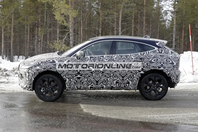 Jaguar E-Pace - Foto spia 30-4-2020 - 8