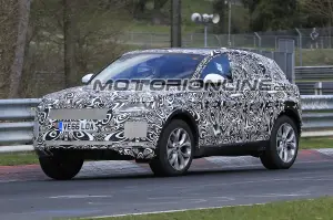 Jaguar E-Pace foto spia 4 Aprile 2017