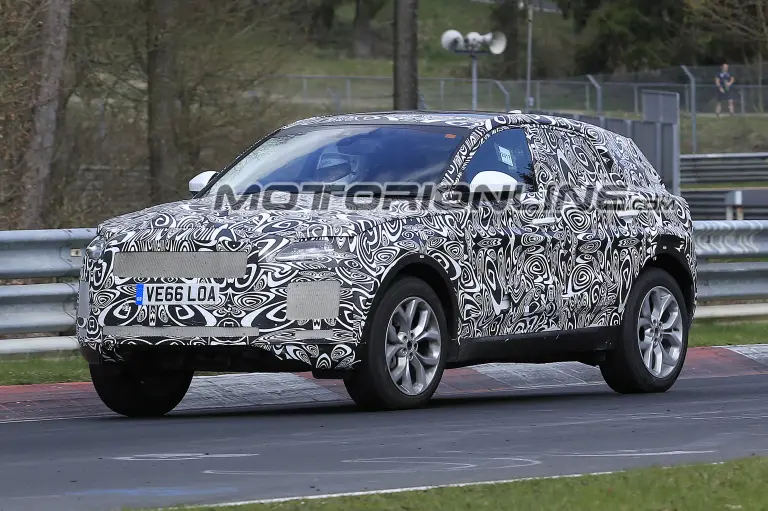 Jaguar E-Pace foto spia 4 Aprile 2017 - 2