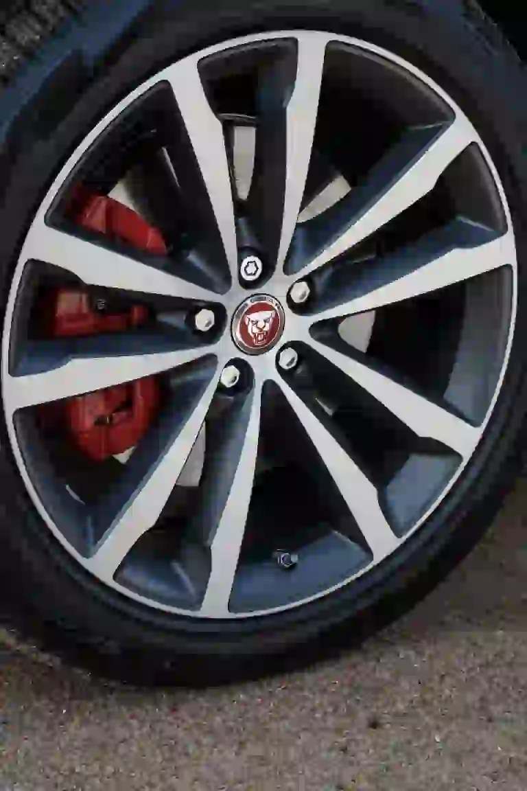 Jaguar E-PACE R-Dynamic S P300 - Test drive - 130
