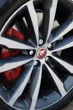 Jaguar E-PACE R-Dynamic S P300 - Test drive