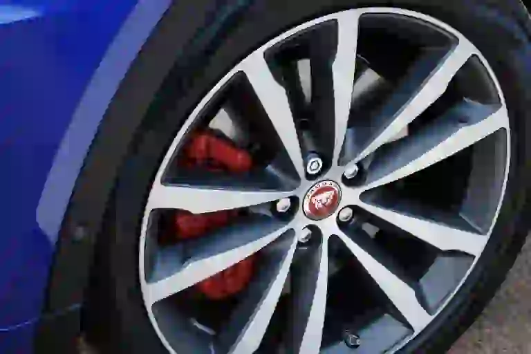 Jaguar E-PACE R-Dynamic S P300 - Test drive - 132