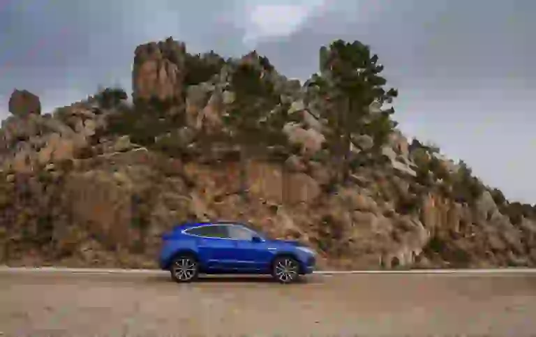 Jaguar E-PACE R-Dynamic S P300 - Test drive - 81
